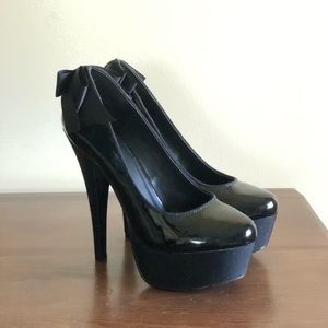 Platform Pumps with Bow